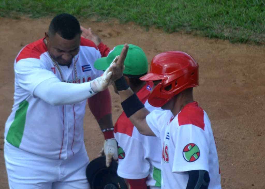 Los Leñadores del pueblo defienden la gloria del béisbol socialista